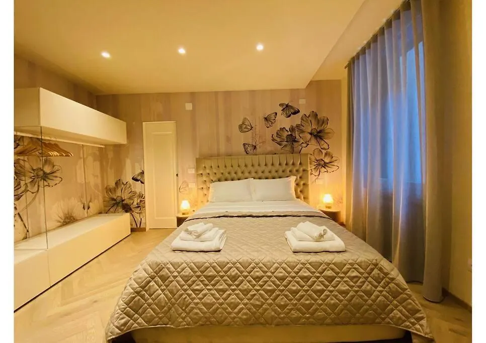 Sweet Time Venice, Luxury San Marco Frezzaria Apt! إيطاليا