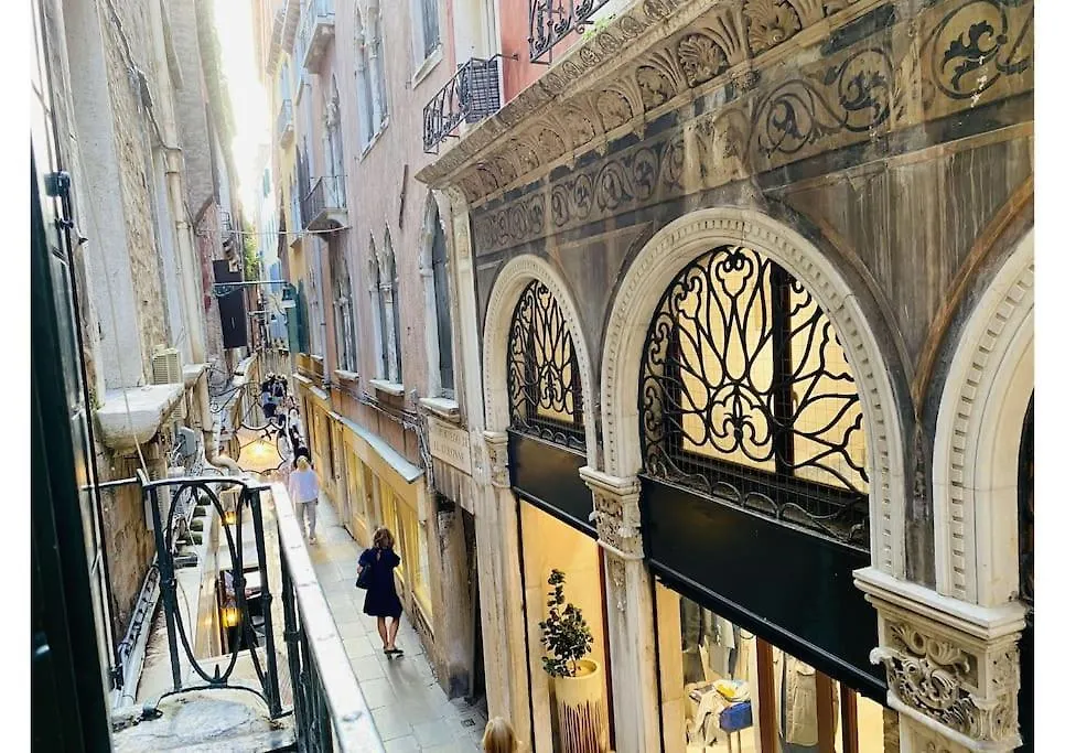 Sweet Time Venice, Luxury San Marco Frezzaria Apt! 0*, البندقية إيطاليا