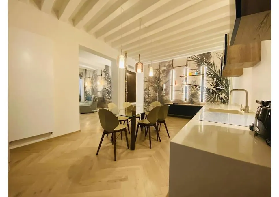 Sweet Time Venice, Luxury San Marco Frezzaria Apt! 0*, البندقية
