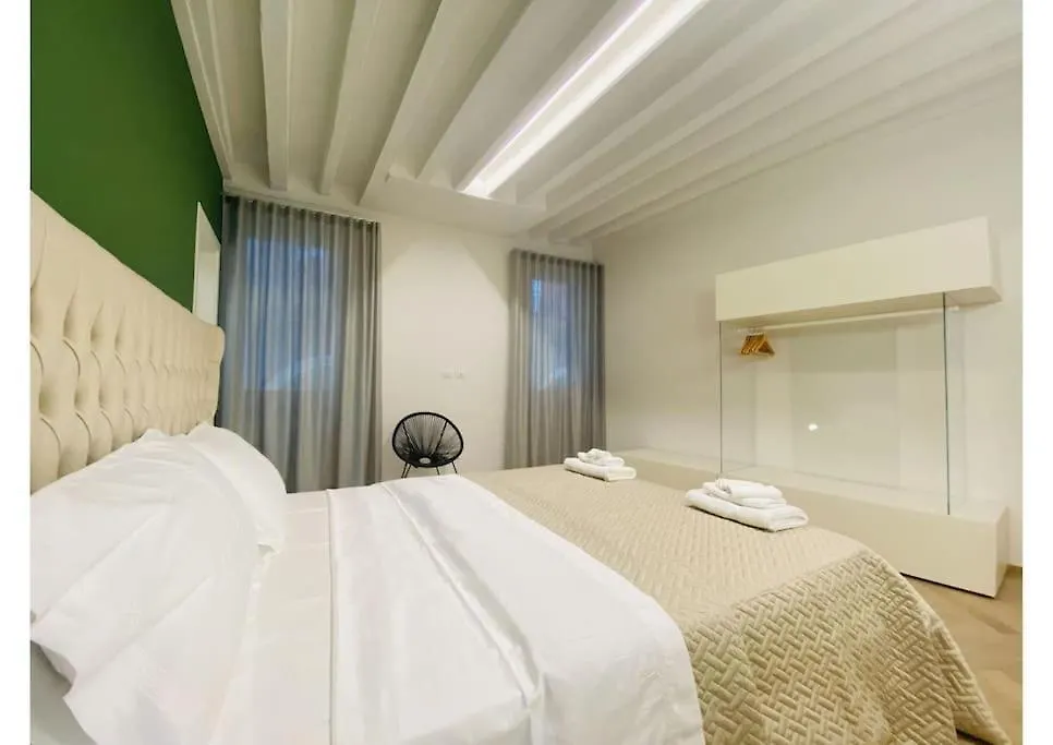 Sweet Time Venice, Luxury San Marco Frezzaria Apt! شقة