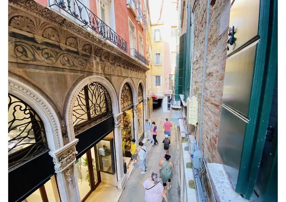 شقة Sweet Time Venice, Luxury San Marco Frezzaria Apt!